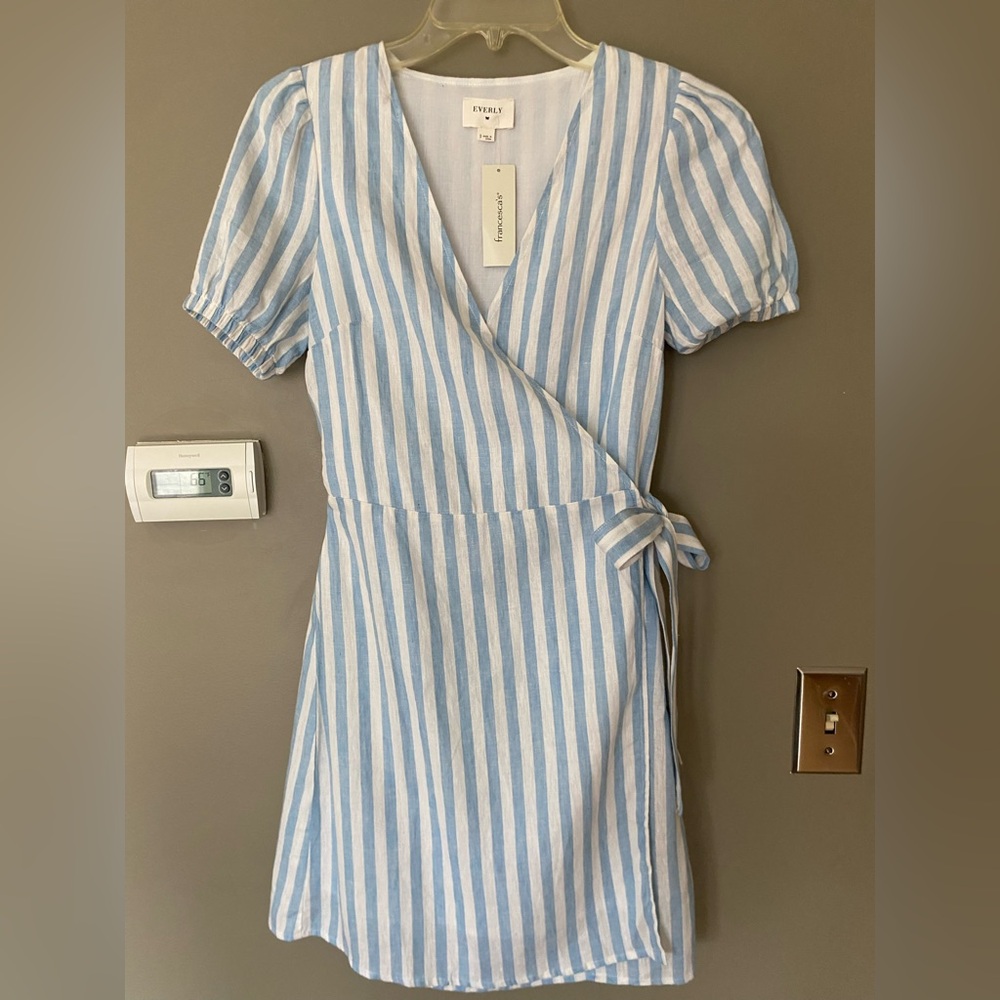 NWT EVERLY x FRANCESCAS Light Blue & White Striped Linen Blend Wrap Dress Sz S - Picture 2 of 5